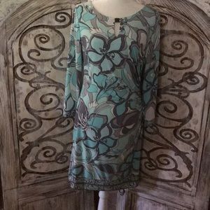 Sexy little dress. Fits in all the right places.